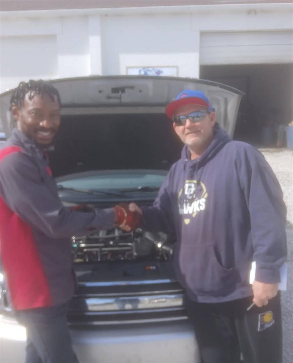 A customer shaking hands with the mechanic after a repair